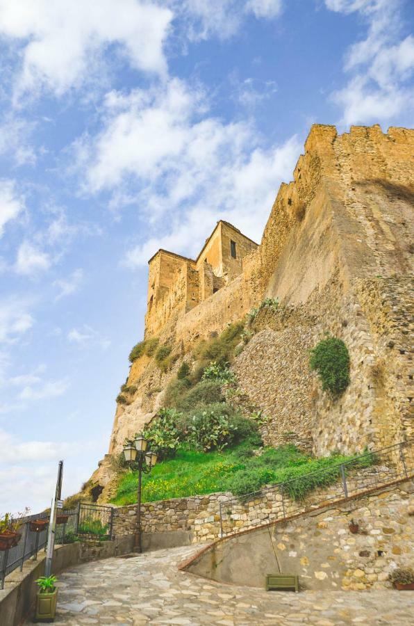Casa Castello Hotel Rocca Imperiale Bagian luar foto