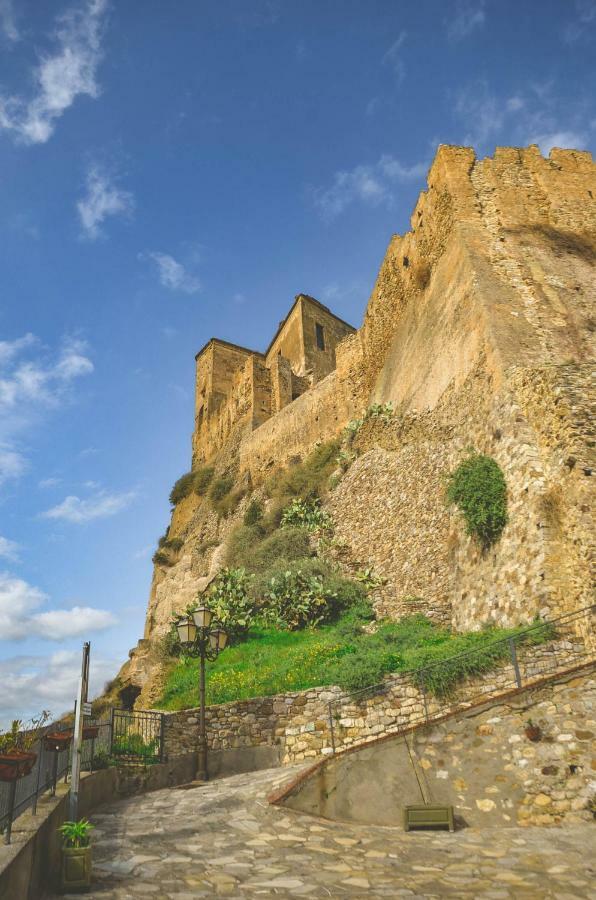 Casa Castello Hotel Rocca Imperiale Bagian luar foto